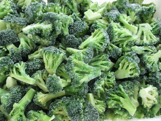 IQF broccoli florets, deep green and individually frozen